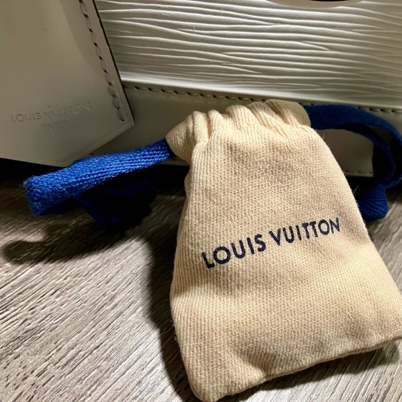 Vintage White LV bag in excellent condition never used - Picture 2 of 7